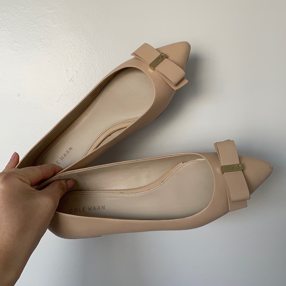 Cole Haan Neutral Flats Size 7